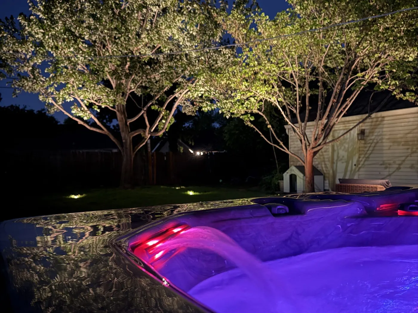 Colour changing light in a pool